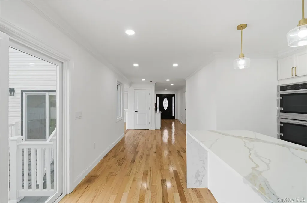 219 Granada Parkway Lindenhurst NY 11757
