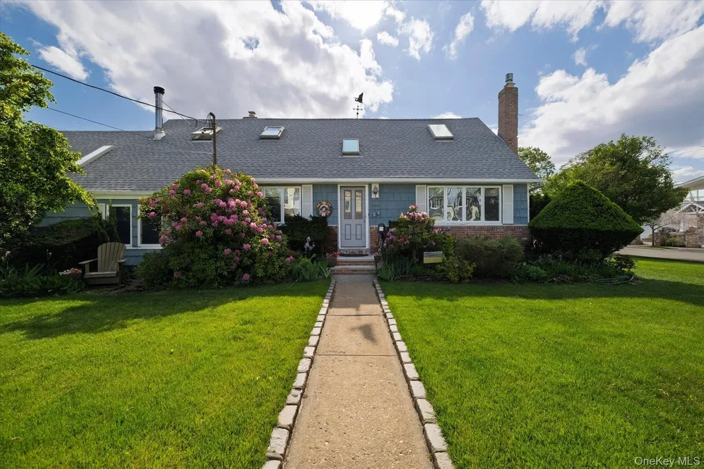 34 Seabreeze Road Massapequa NY 11758
