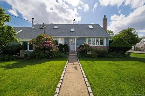34 Seabreeze Road Massapequa NY 11758