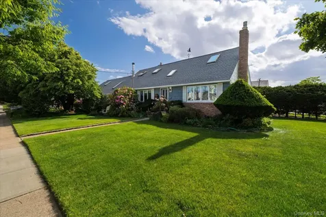 34 Seabreeze Road Massapequa NY 11758