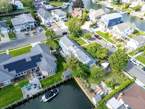 34 Seabreeze Road Massapequa NY 11758