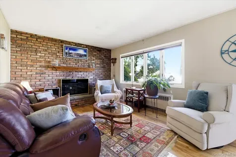 34 Seabreeze Road Massapequa NY 11758