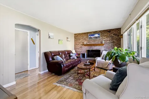 34 Seabreeze Road Massapequa NY 11758