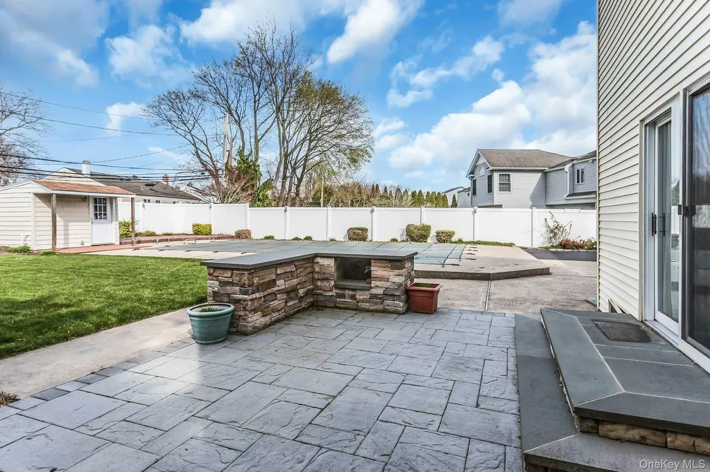 33 Primrose Lane Kings Park NY 11754