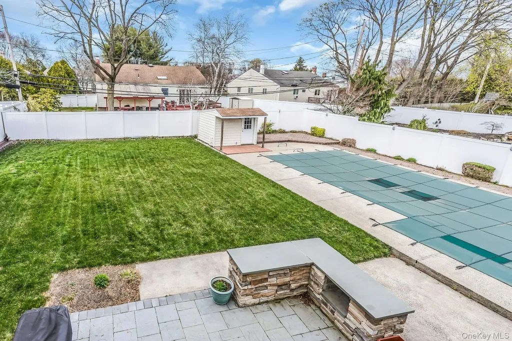 33 Primrose Lane Kings Park NY 11754