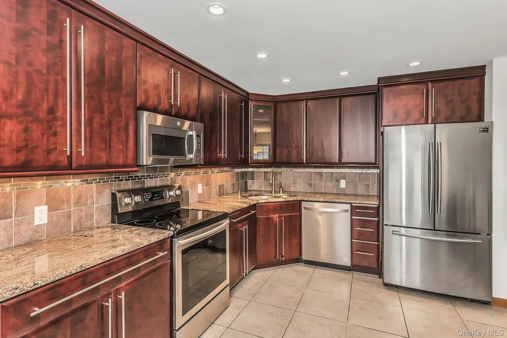 33 Primrose Lane Kings Park NY 11754