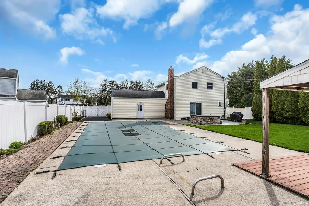 33 Primrose Lane Kings Park NY 11754