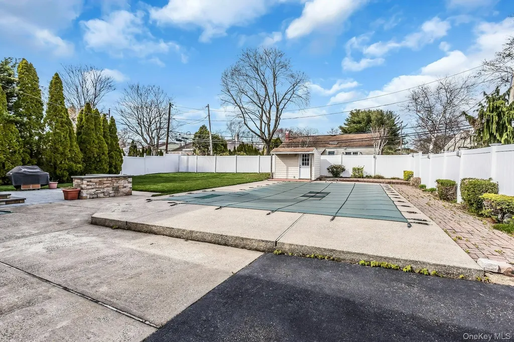 33 Primrose Lane Kings Park NY 11754