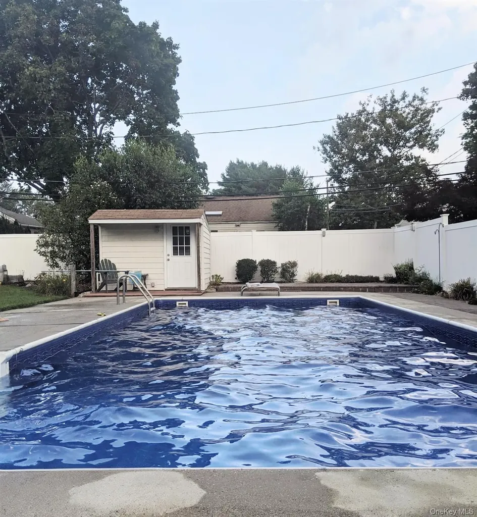 33 Primrose Lane Kings Park NY 11754