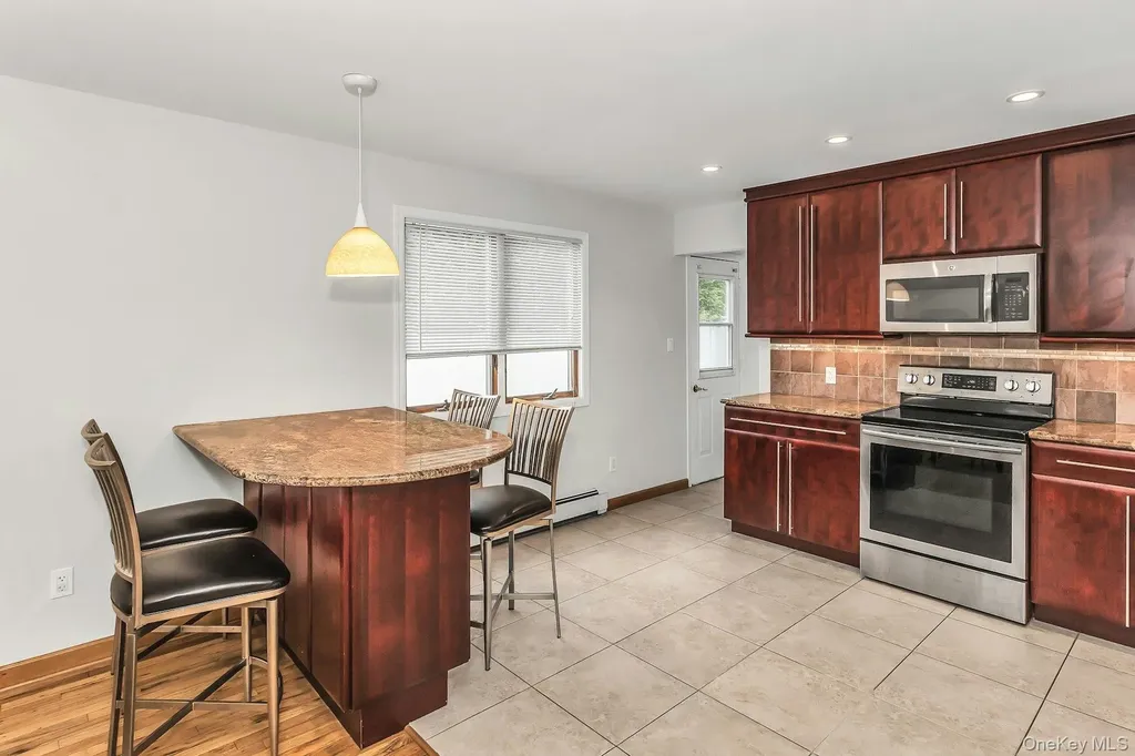 33 Primrose Lane Kings Park NY 11754