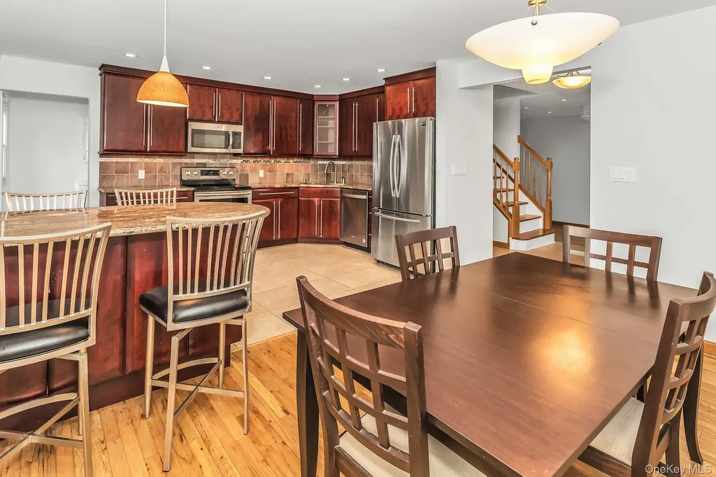 33 Primrose Lane Kings Park NY 11754