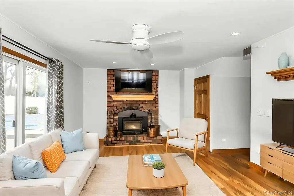 33 Primrose Lane Kings Park NY 11754