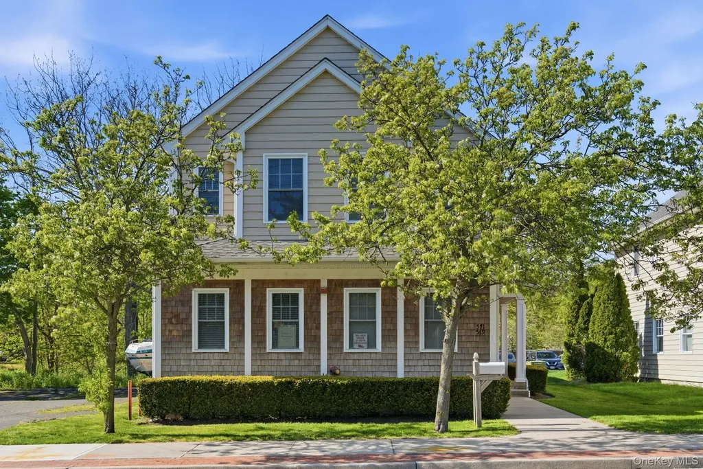 569 Middle Road Bayport NY 11705