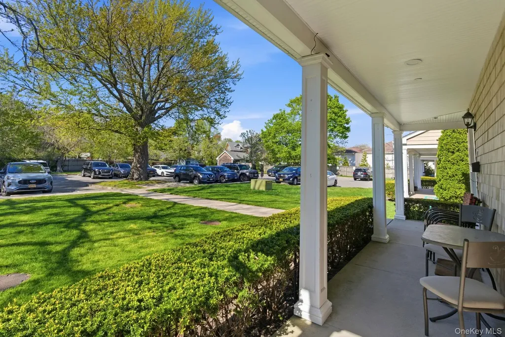 569 Middle Road Bayport NY 11705