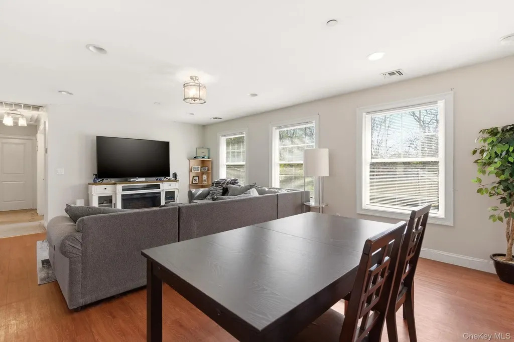 569 Middle Road Bayport NY 11705