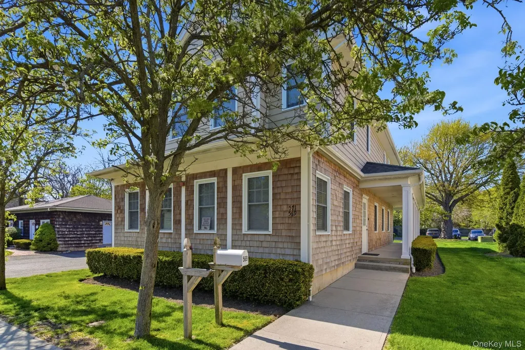 569 Middle Road Bayport NY 11705