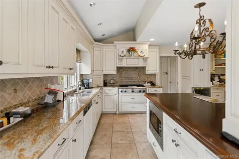 1360 Boxwood Drive W Hewlett Harbor NY 11557