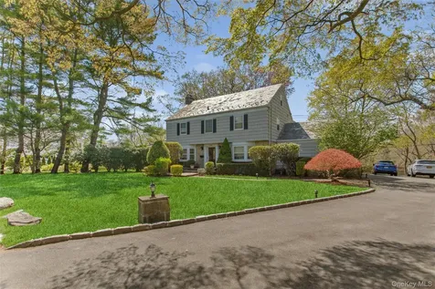 1360 Boxwood Drive W Hewlett Harbor NY 11557