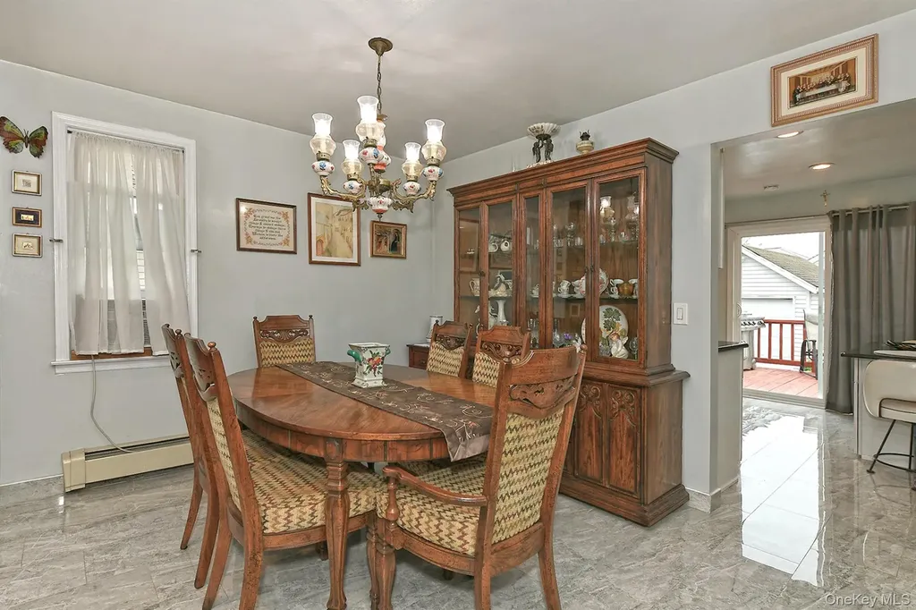 3076 Roxbury Road Oceanside NY 11572