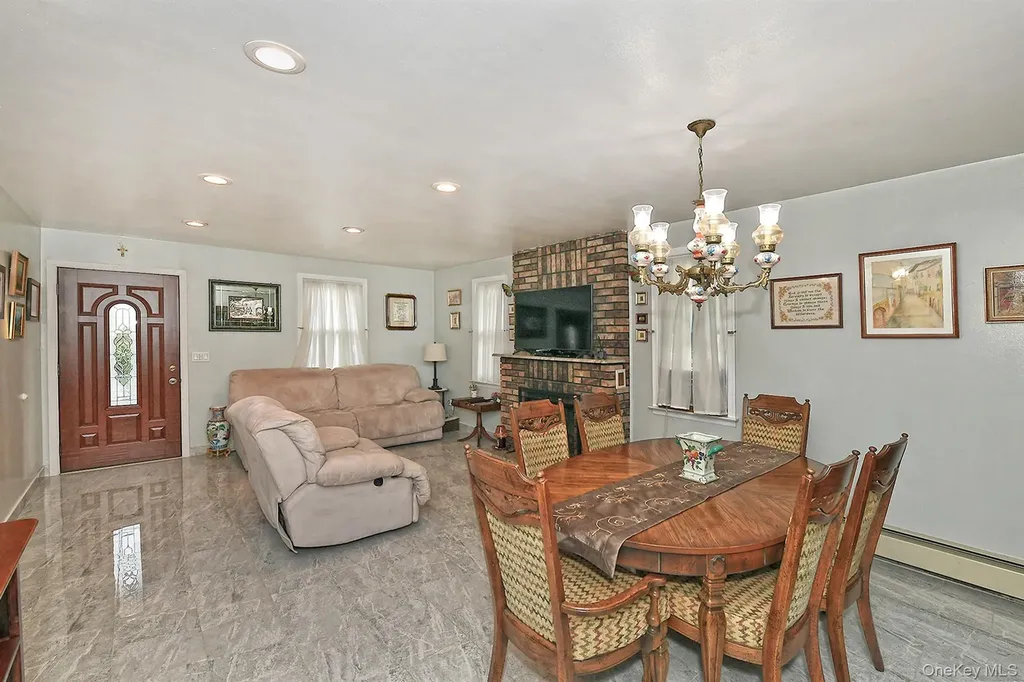 3076 Roxbury Road Oceanside NY 11572