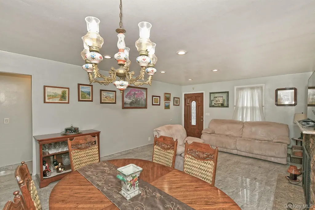 3076 Roxbury Road Oceanside NY 11572