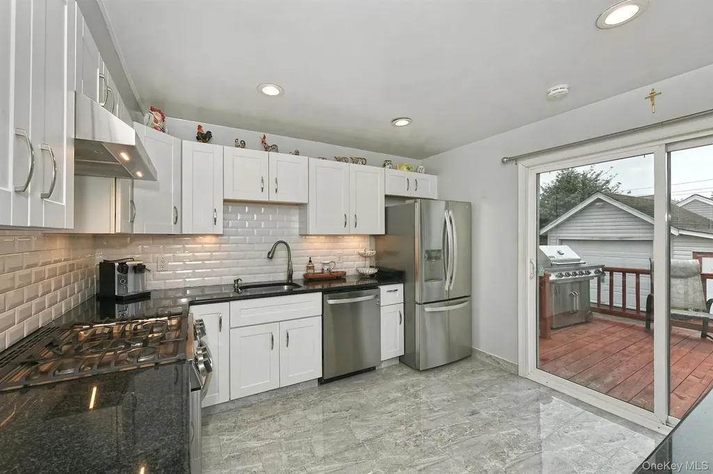 3076 Roxbury Road Oceanside NY 11572