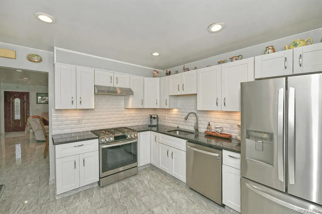 3076 Roxbury Road Oceanside NY 11572