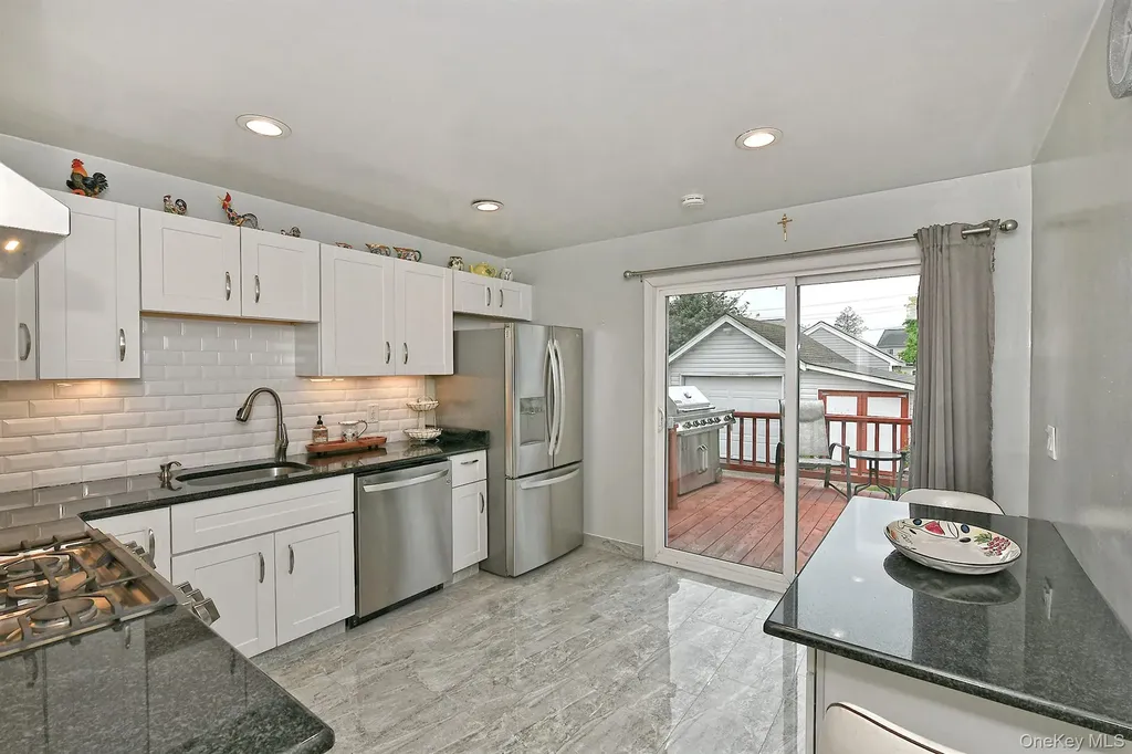 3076 Roxbury Road Oceanside NY 11572