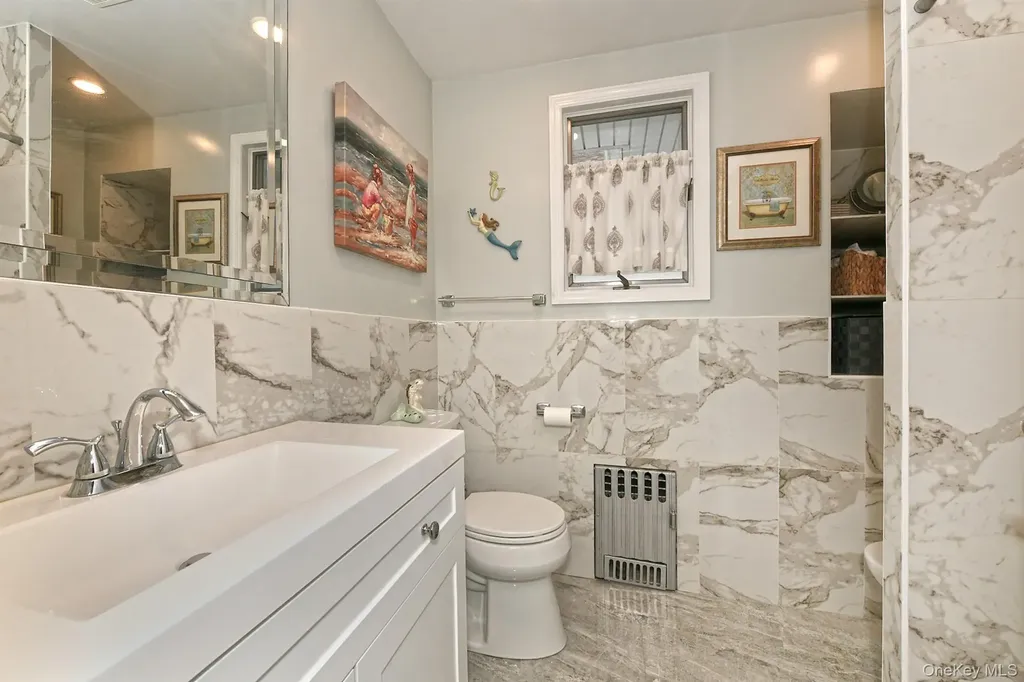 3076 Roxbury Road Oceanside NY 11572