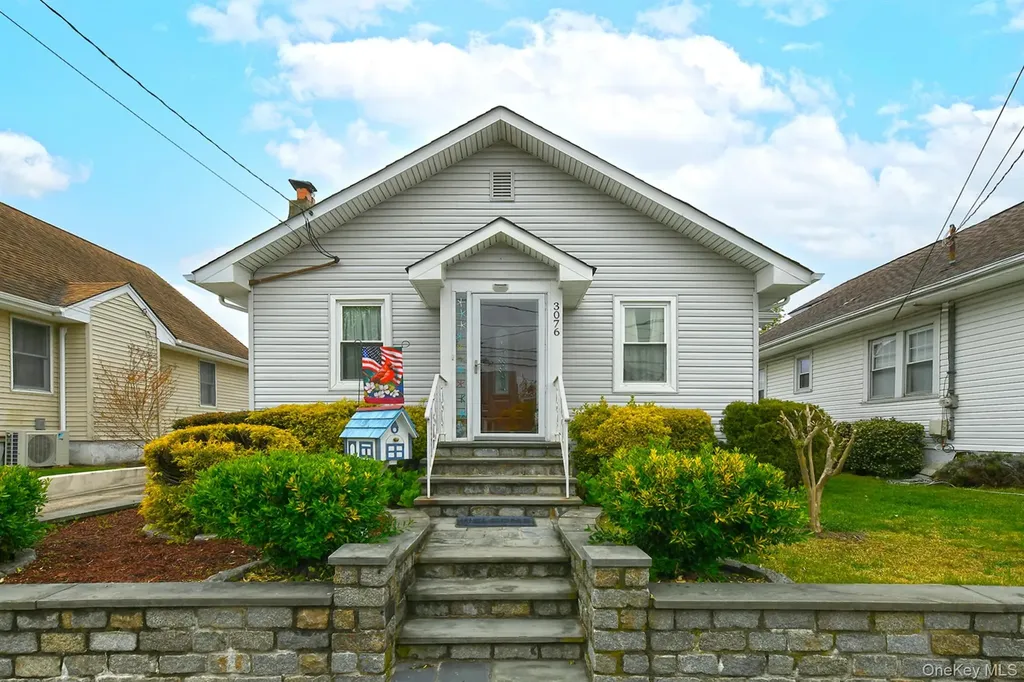3076 Roxbury Road Oceanside NY 11572