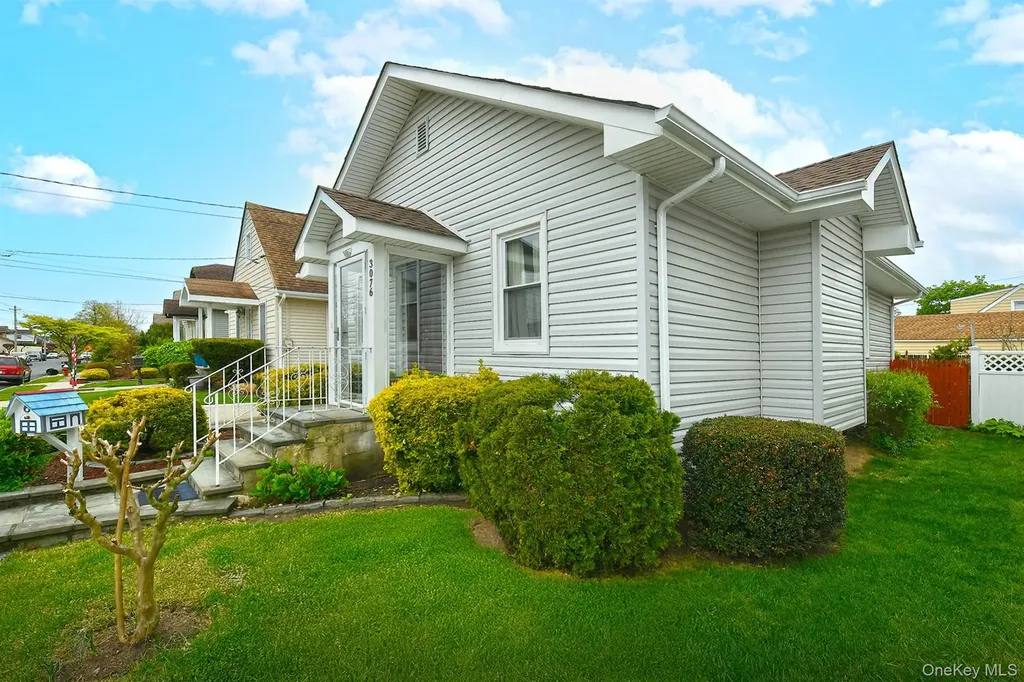 3076 Roxbury Road Oceanside NY 11572