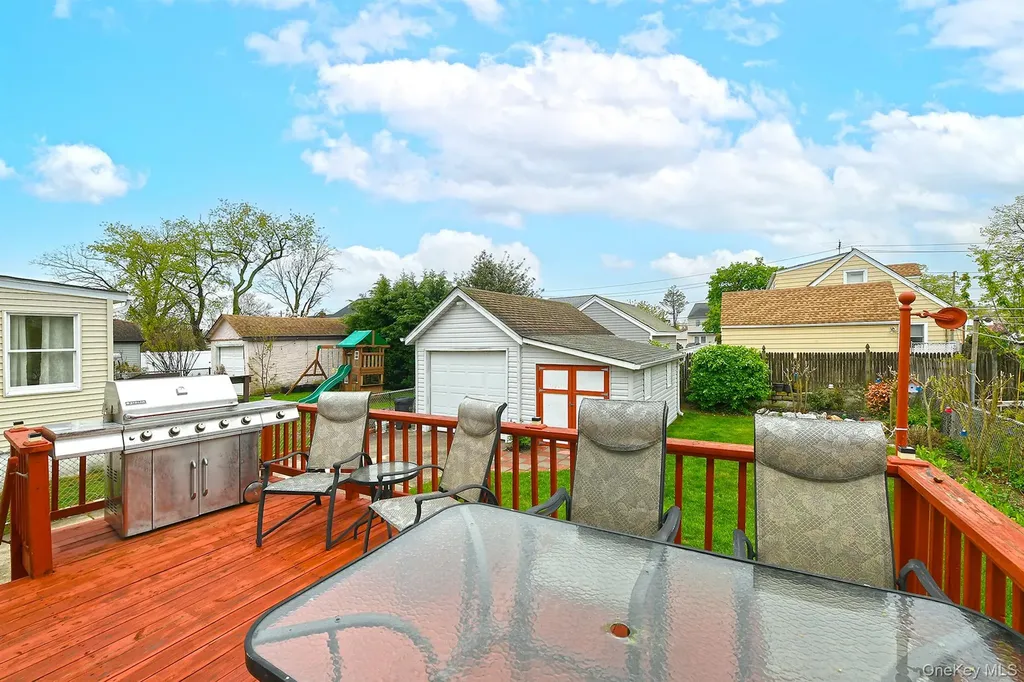 3076 Roxbury Road Oceanside NY 11572