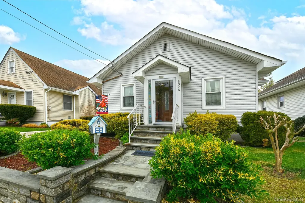 3076 Roxbury Road Oceanside NY 11572