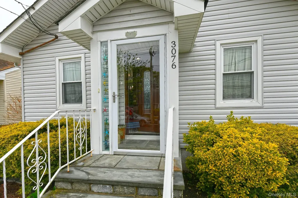 3076 Roxbury Road Oceanside NY 11572