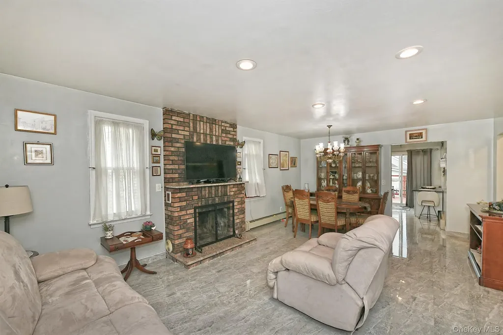 3076 Roxbury Road Oceanside NY 11572