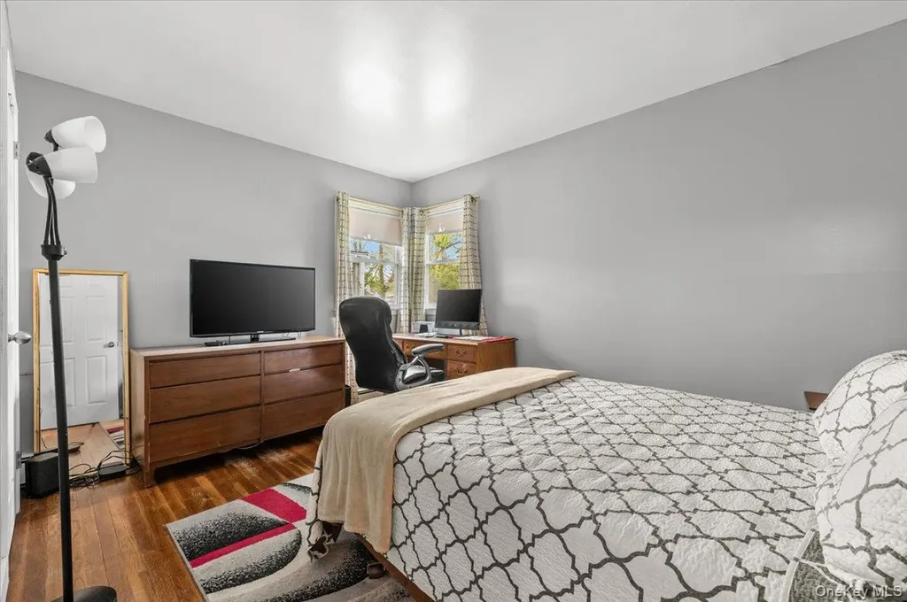 351 Maple Avenue Uniondale NY 11553
