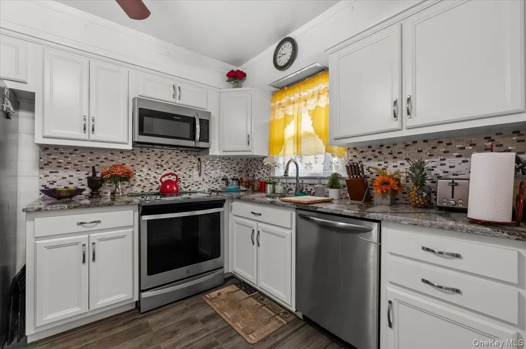 351 Maple Avenue Uniondale NY 11553