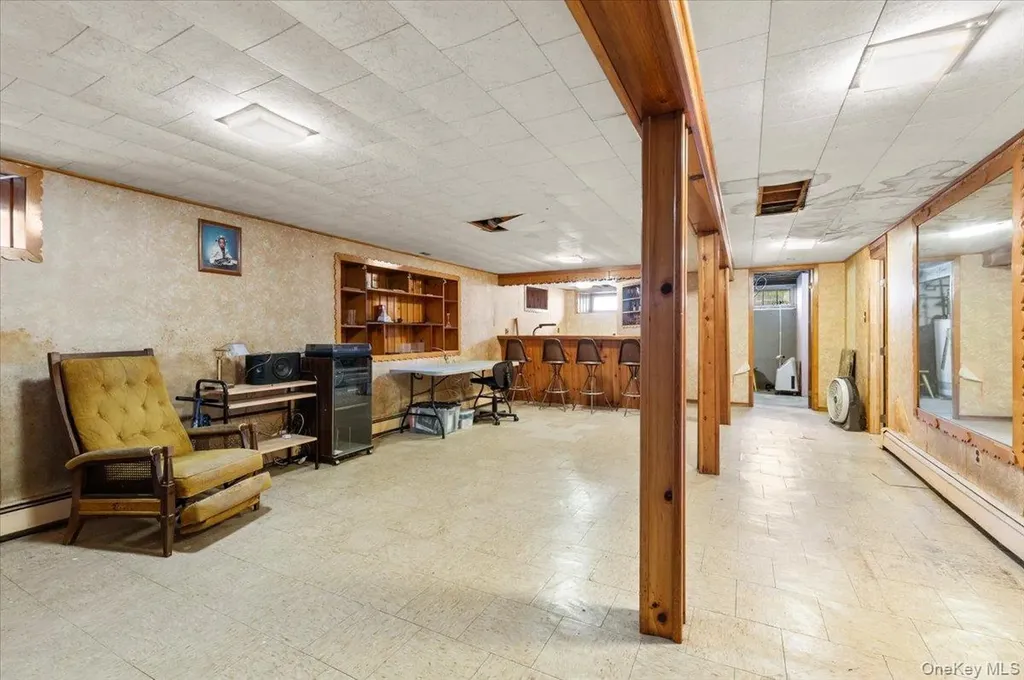 351 Maple Avenue Uniondale NY 11553