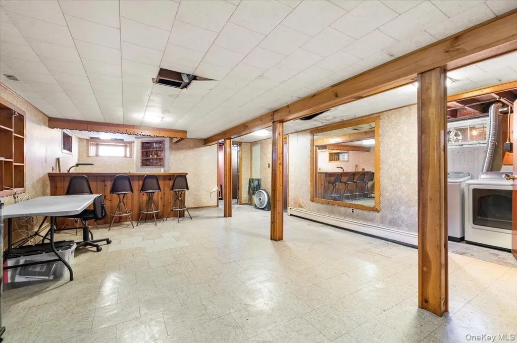 351 Maple Avenue Uniondale NY 11553
