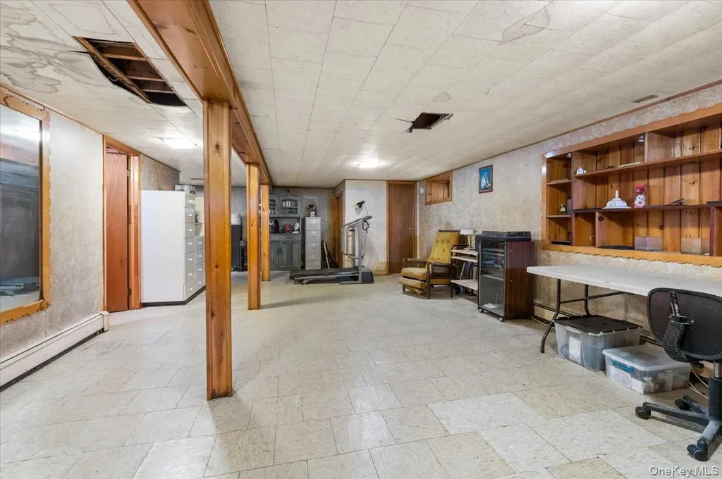 351 Maple Avenue Uniondale NY 11553