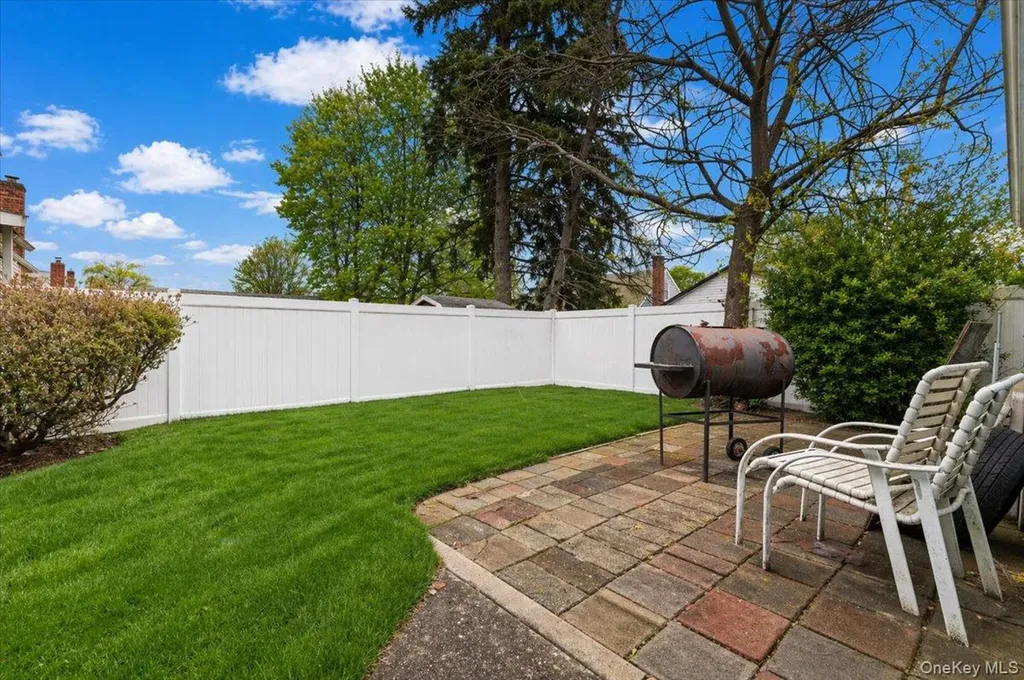 351 Maple Avenue Uniondale NY 11553
