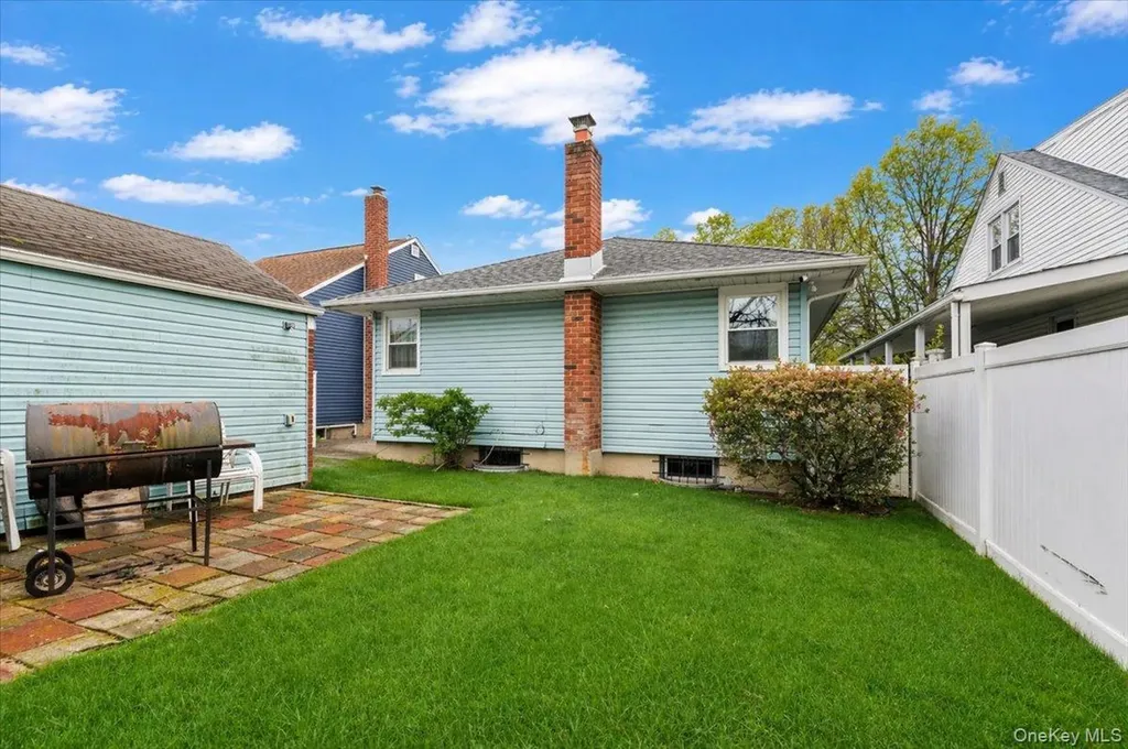 351 Maple Avenue Uniondale NY 11553
