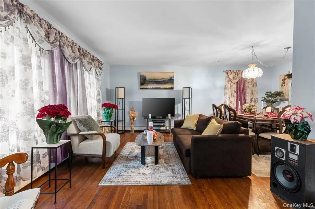 351 Maple Avenue Uniondale NY 11553