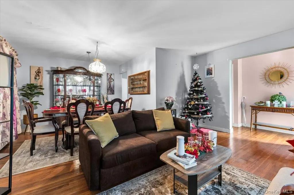 351 Maple Avenue Uniondale NY 11553