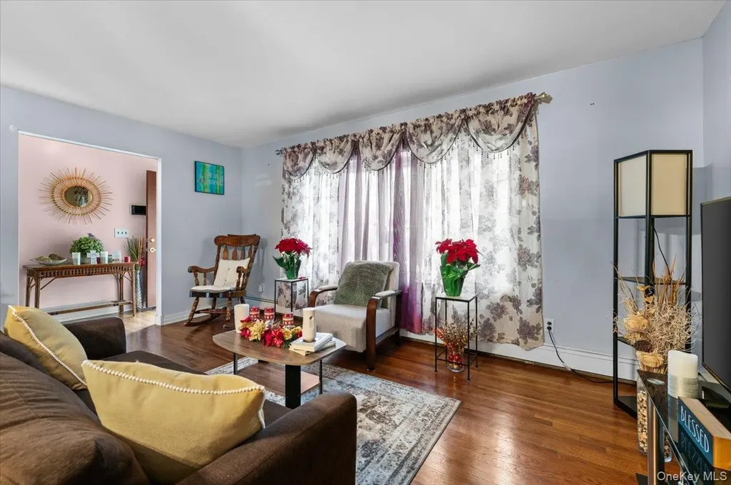 351 Maple Avenue Uniondale NY 11553