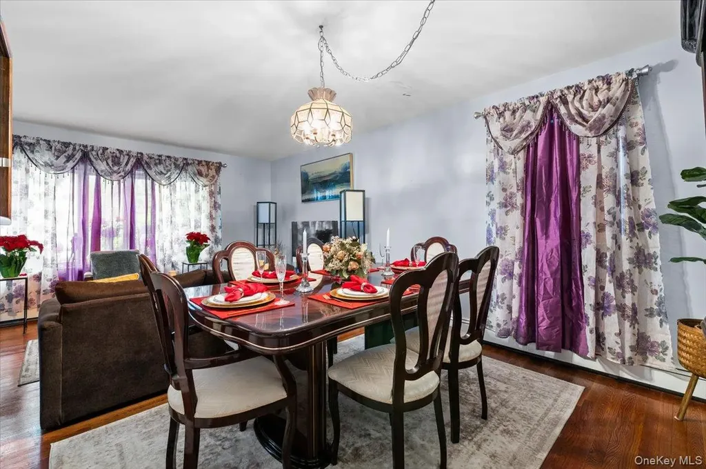 351 Maple Avenue Uniondale NY 11553