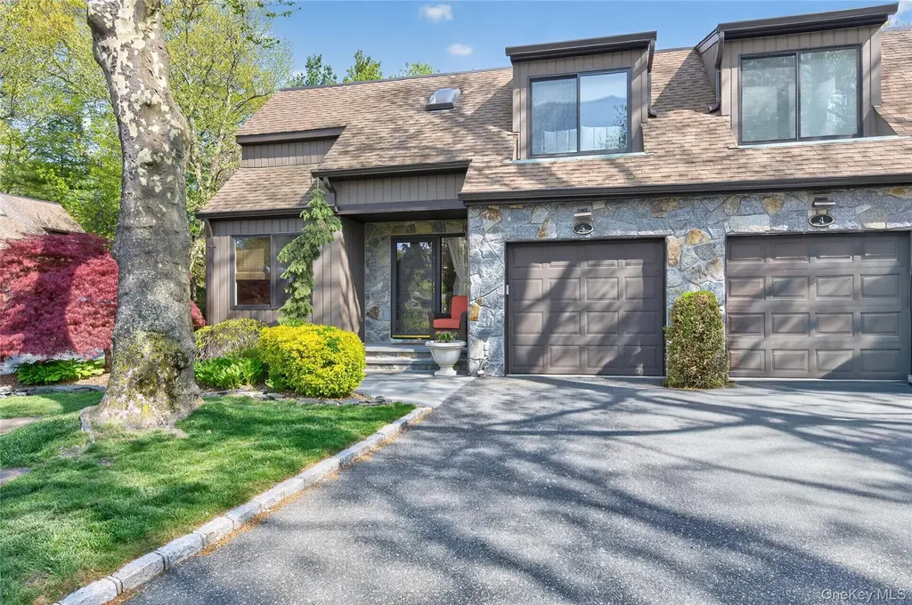 5 Pony Circle Roslyn Heights NY 11577