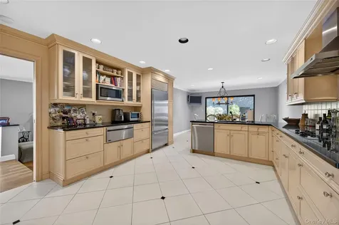 5 Pony Circle Roslyn Heights NY 11577