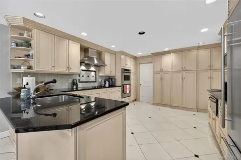 5 Pony Circle Roslyn Heights NY 11577