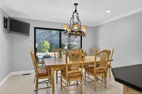 5 Pony Circle Roslyn Heights NY 11577